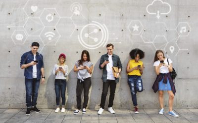 ¿Qué es lo que más hacen los colombianos en sus teléfonos celulares?